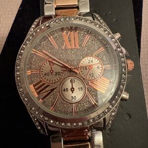 NY&CO women’s fashion watch. Mixed metal with removable links. NWT. Pin intact.